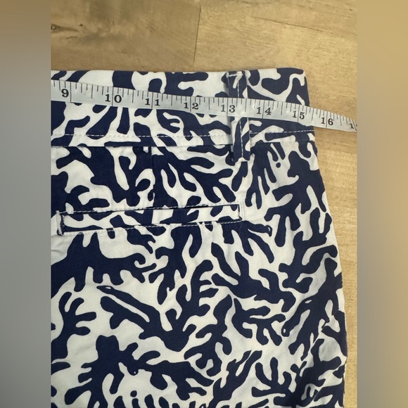 Lilly Pulitzer The Callahan shorts in Navy coral print - Picture 7 of 9